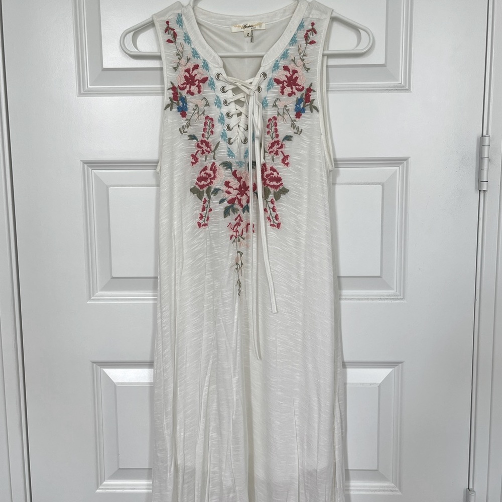 Boutique dress. Floral design. Size S